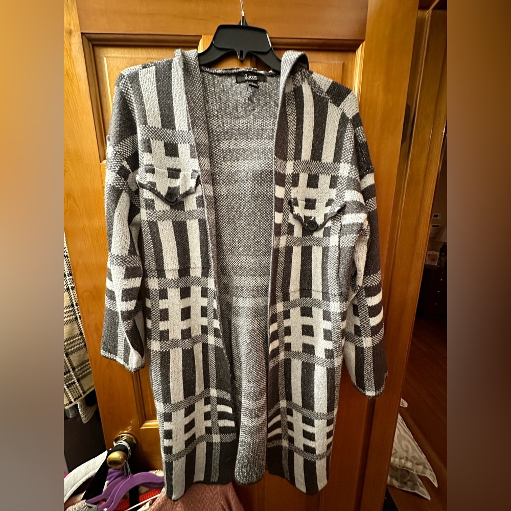 Very cute patterned hooded cardigan